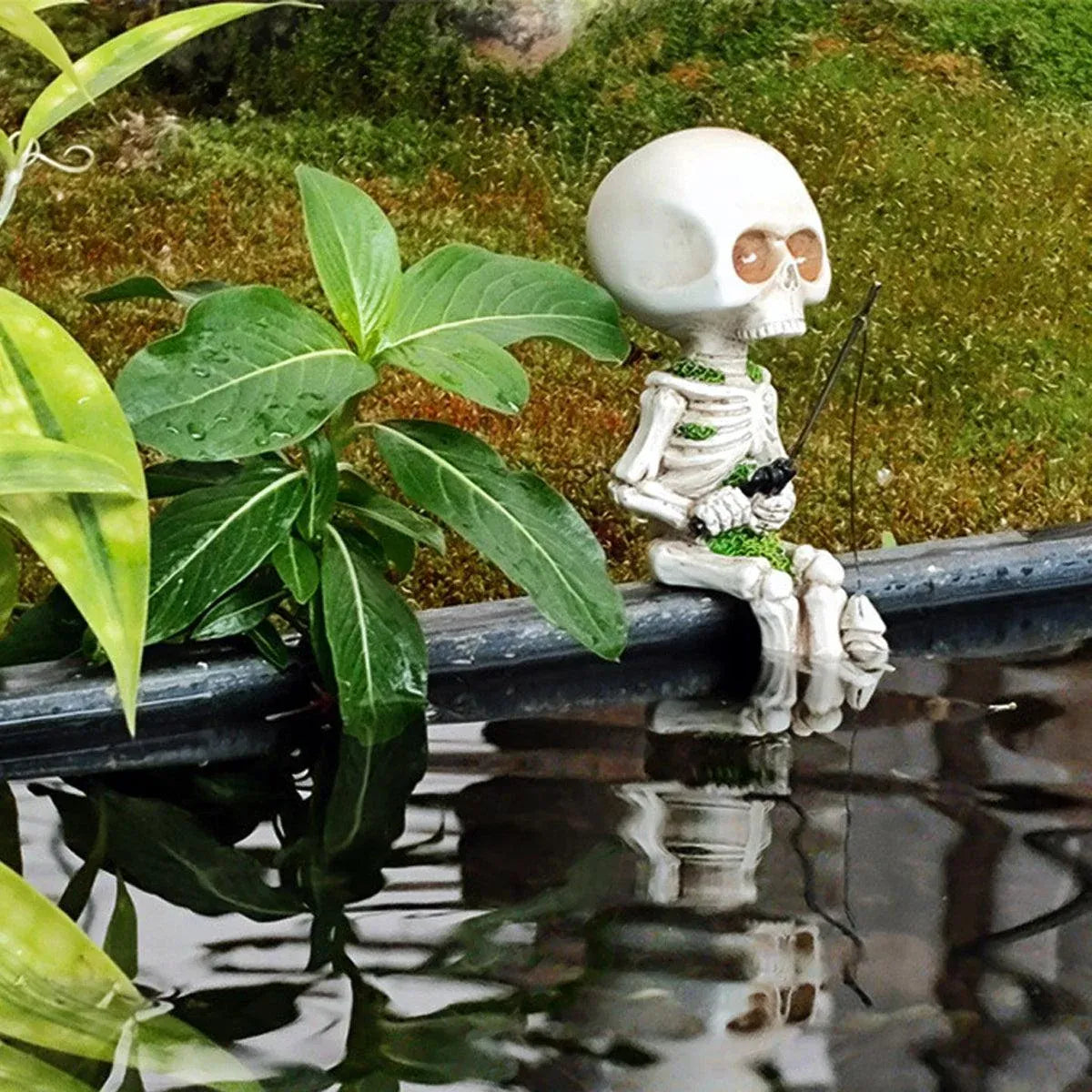 1-Piece Fishing Skeleton Garden Ornament