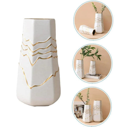 1 White Ceramic Vase with Gold-Coloured Wavy Detail, 13 x 11.5 x 25 cm